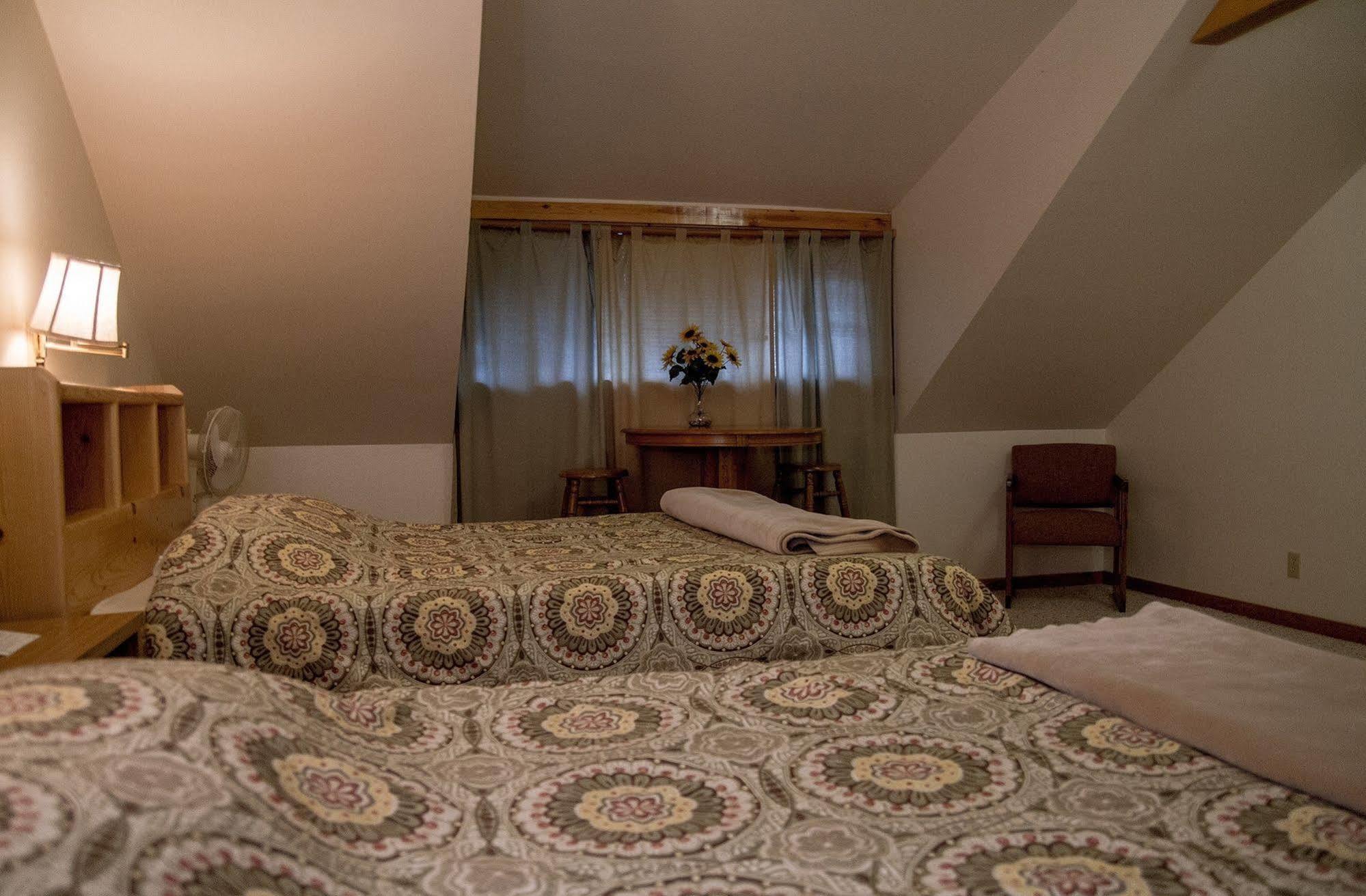 Whittaker'S Motel & Historic Bunkhouse Ашфорд Екстер'єр фото