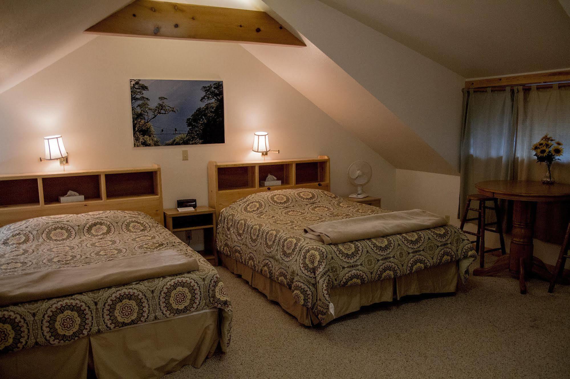 Whittaker'S Motel & Historic Bunkhouse Ашфорд Екстер'єр фото