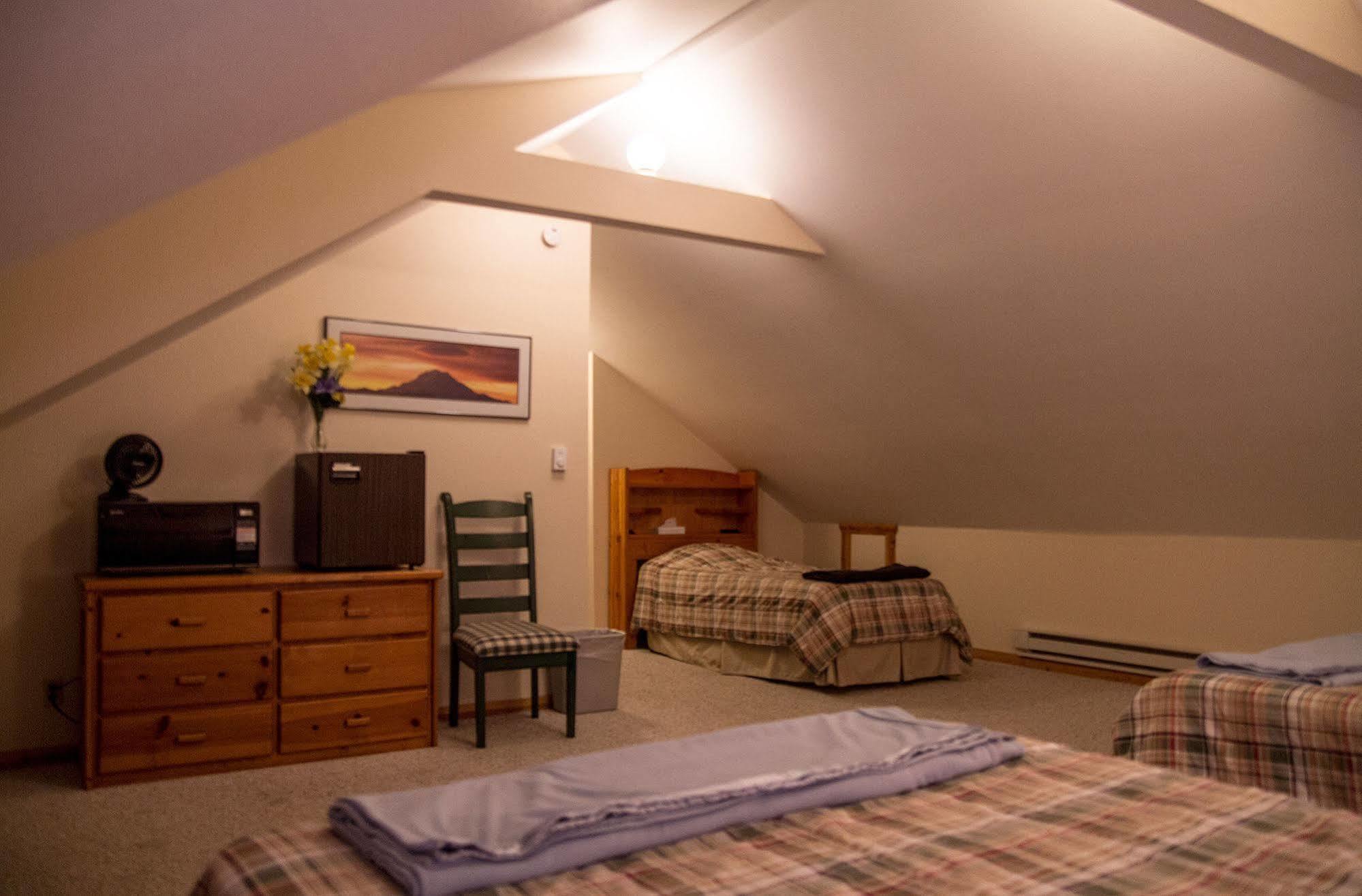 Whittaker'S Motel & Historic Bunkhouse Ашфорд Екстер'єр фото