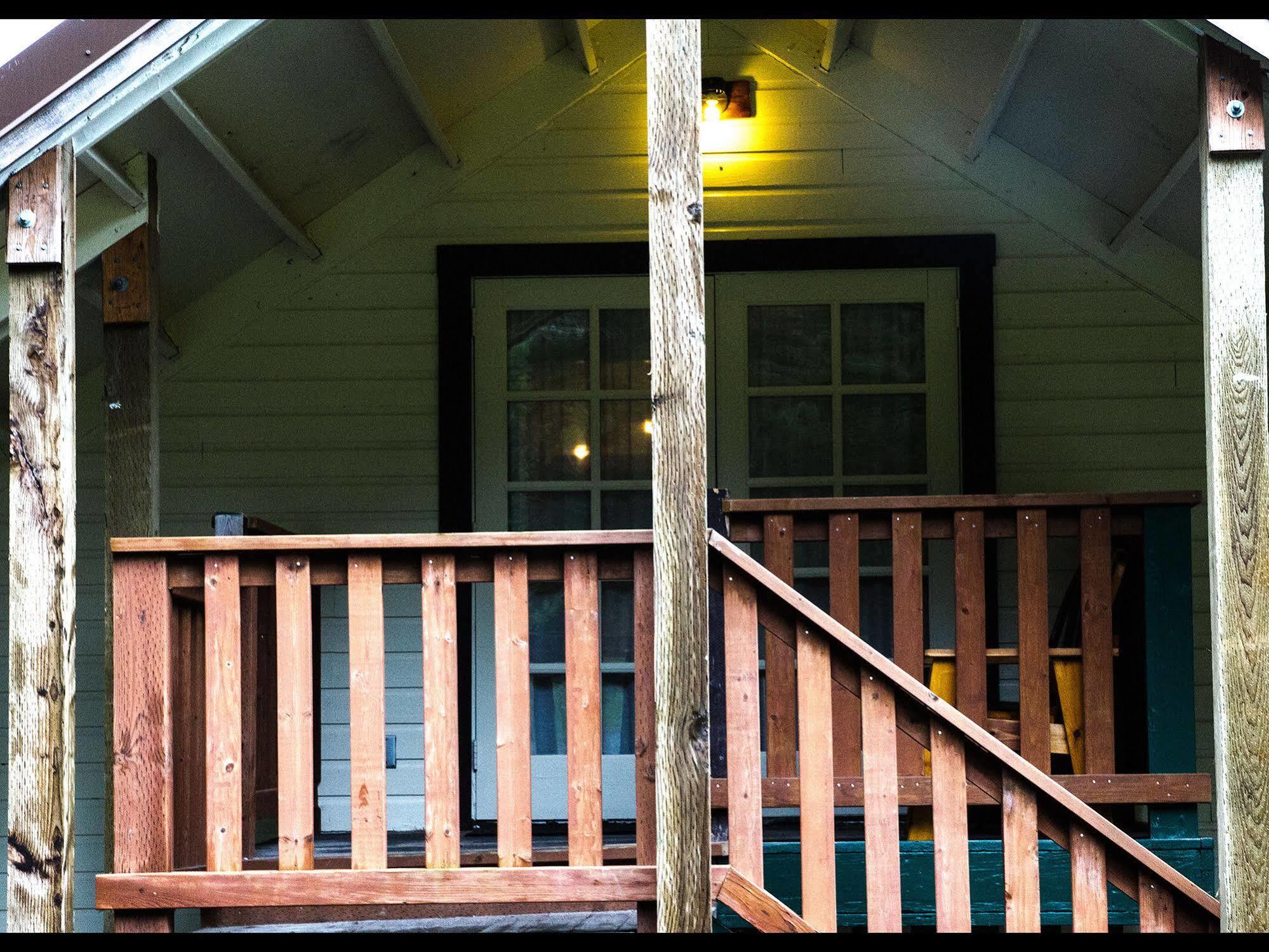 Whittaker'S Motel & Historic Bunkhouse Ашфорд Екстер'єр фото